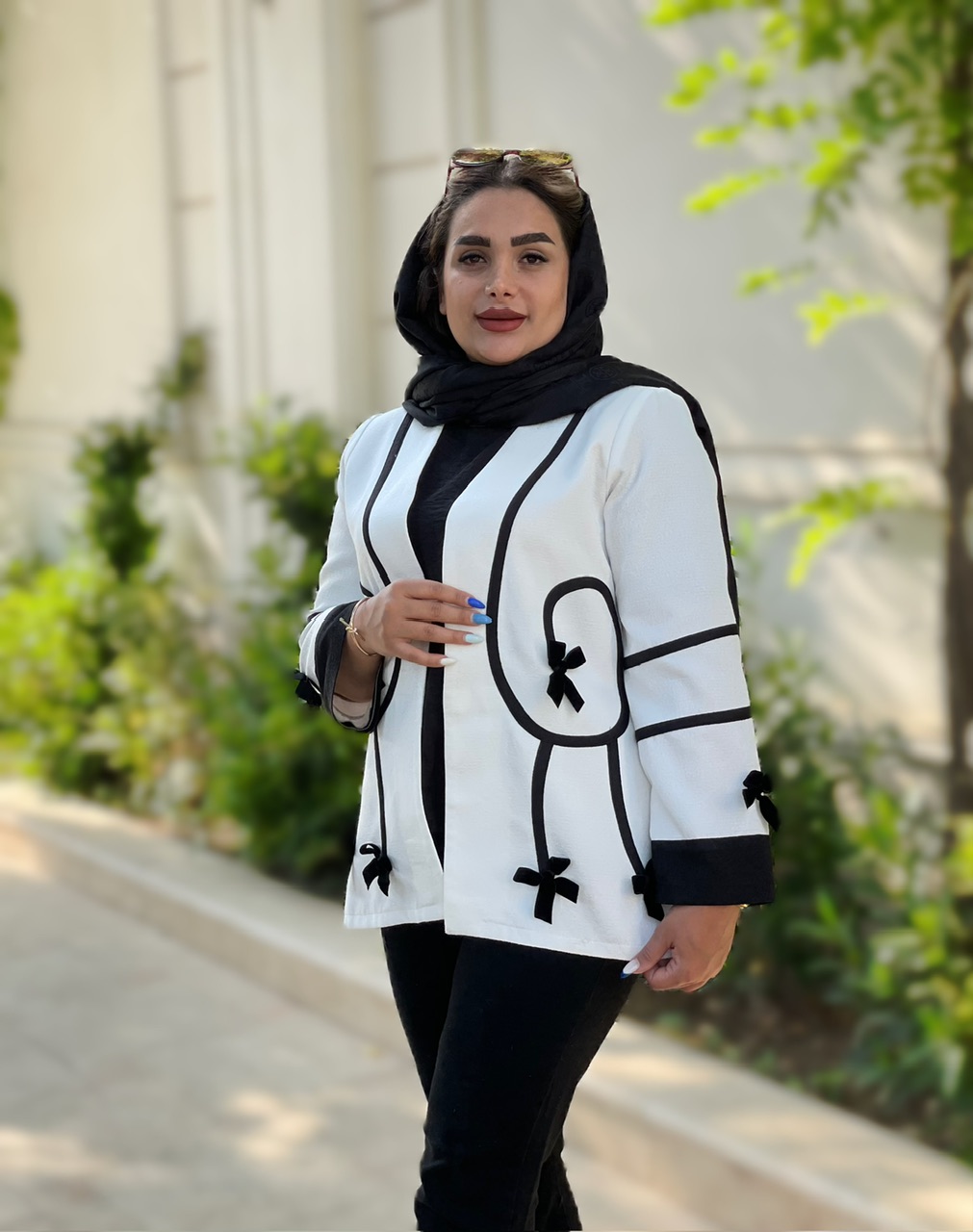 مانتو زنانه مشکی سفید مدل پاپیون‌دار | سایزبندی کامل و قد قابل سفارش